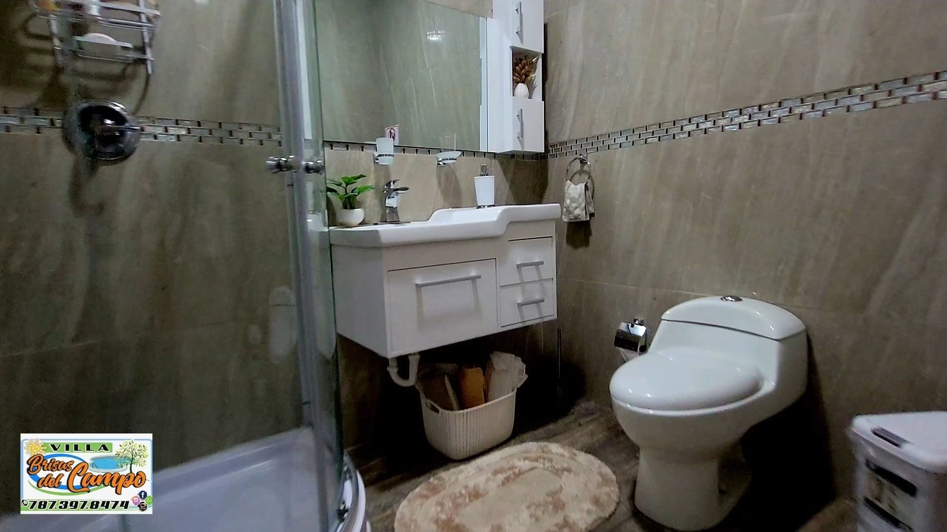 Baño completo de la casa de huéspedes