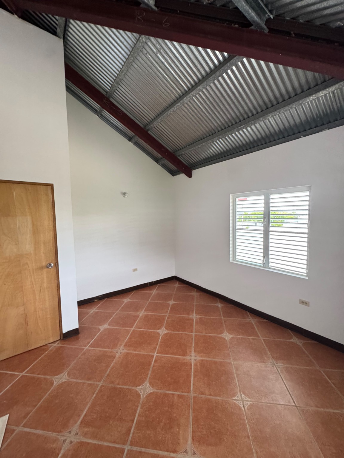 Primer dormitorio de la residencia en alquiler en Fajardo